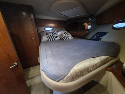 Cruisers Yachts 390 Coupe 31
