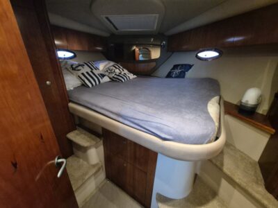 Cruisers Yachts 390 Coupe 32