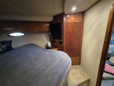 Cruisers Yachts 390 Coupe 33