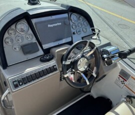 Cruisers Yachts 310 Express 16