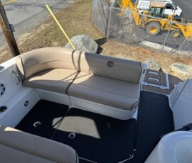 Cruisers Yachts 310 Express 17