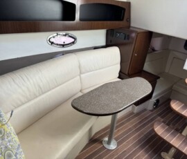 Cruisers Yachts 310 Express 6