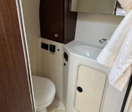 Cruisers Yachts 310 Express 10