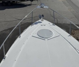 Cruisers Yachts 310 Express 12