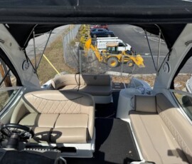 Cruisers Yachts 310 Express 13