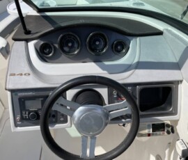 Sea Ray 240 Sundeck 18