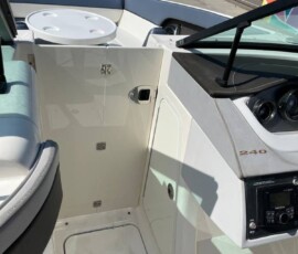 Sea Ray 240 Sundeck 25