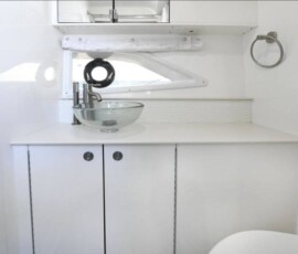 Sea Ray 320 Sundancer 11
